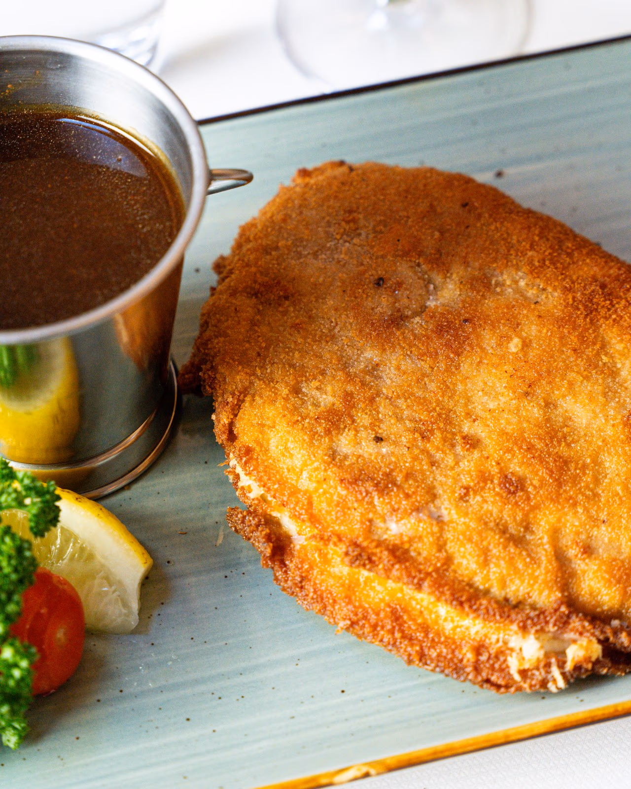Cordon bleu vom Schweinerücken mit Hinterschinken und Bergkäse